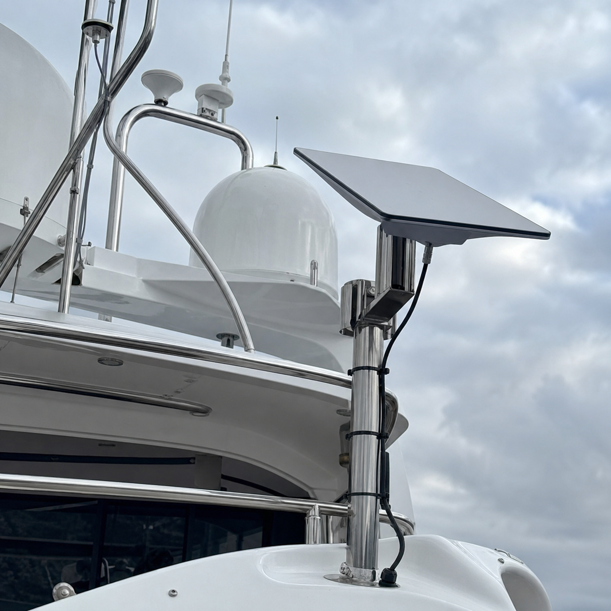 Starlink Maritime installation on a yacht